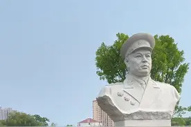 赣州市兴国县人，四野悍将之一，入朝参战打满五场战役的军长，战功卓越，戎马一生！为祖国人民立下了赫赫战功，致敬英雄！祖国和人民永远怀念您！向您致敬！#志愿军 #致敬#缅怀视频封面