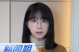 一个烟头代价有多大？这段“火”上热搜的监控让人心惊胆战 #男子楼上扔烟头引爆楼下炮摊 #乱扔烟头引起火灾 #随手乱丢烟头的危害 #消防安全 #新闻姐 @抖音短视频