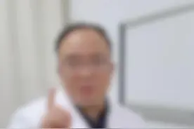溃疡性直肠炎的用药是以栓剂这样的局部美沙拉嗪治疗为主，可以联合口服美沙拉嗪治疗，但是我们不要单纯口服美沙拉嗪，这样是增加了用药成本，却没有很好的疗效。#医疗健康创作训练营 #在抖音pick你的健康搭子 #抖出健康知识宝藏  #门诊日常 #溃疡性结肠炎