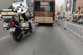 在郑州骑电动摩托车遇到铁骑小哥哥简单交流一下#电动车上牌