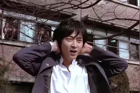 被无数影视剧模仿过的雨伞梗、跳窻梗都出自这部剧的男二视频封面