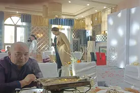 婚礼现场司仪马大姐为大家高歌一曲#婚礼策划婚礼布置 #民俗文化