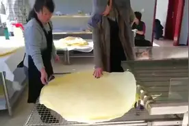 有了全自动煎饼机，小白也会制作又大又薄的煎饼哦！视频封面