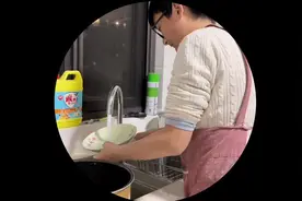 哥哥洗碗还可以，就是有点儿费水😅#洗碗 #自动洗碗机 #家务活视频封面