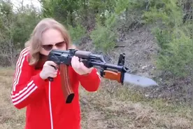 Ak-47美女靶场测试#军迷发烧友视频封面