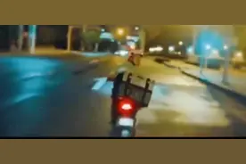 明明自己穷困潦倒，却还见不得世间疾苦。但行好事，莫问前程