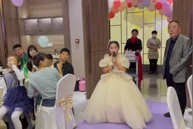 十岁生日会，自己献唱一首《红红的太阳》