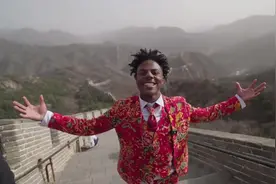 甲亢哥在中国长城做C罗标志性动作Siuou #甲亢哥 #IshowSpeed视频封面