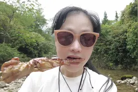 去年去新疆旅游买的大僵口袋相机，只在新疆用过一下