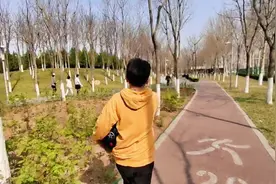 我明天要回学校上课啦！👏👏 开心😄去林苑转一转，视频封面