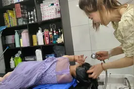 哈哈，#挑战怕痒 就是那么怕痒，洗头都笑不停！