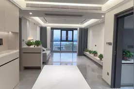客餐厅做了无主灯设计，75*150的中灰色瓷砖通铺视频封面