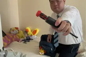 #开学啦 看一看在🇨🇦的奇葩#留学生 的#书包里面装的啥视频封面