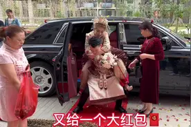 #日常vlog #结婚 孙子结婚当天，80岁的爷爷开心的又蹦又跳视频封面