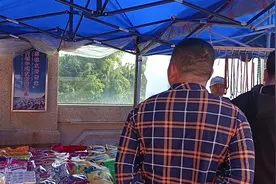 广西东兴国门大街对面河是越南国#祝愿刷到视频的朋友都能发大财