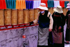 布达拉宫的转经道，1853个转经筒，慢下来视频封面