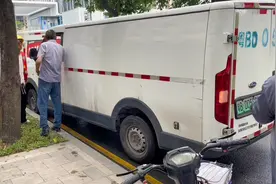 4月20日15时40分许深圳市八卦路附近；一辆新能源送桶装水的车视频封面