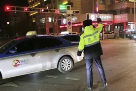 《道路交通安全法》第二十五条　：全国实行统一的道路交通信号。视频封面