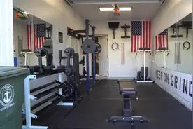 看国外大神如何将废弃的杂物间改造成家庭健身房！#改造 #健身房视频封面