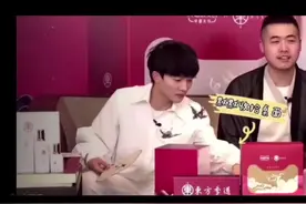 #周深 可能很多人像我一样，喜欢深深不仅仅因为唱歌好听视频封面