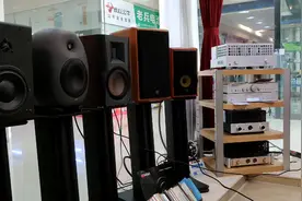 惠威D300有源音箱开箱。顶级6.5寸低音+带式高音，蓝牙、光纤视频封面