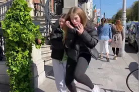 16秒时妹子起飞了 #外国 #老外 #老外真会玩 #歪果仁 #搞笑视频封面