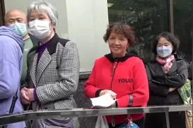 蚌埠社保局和交通银行赴沪给回蚌退休人员换社保卡视频封面