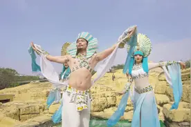 十年舞蹈无人问，一朝肚皮天下知 #景区老板跳肚皮舞视频封面