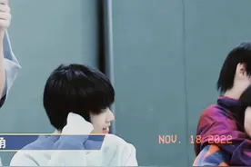 觊觎，拼音：jì yú，释义：⑴ 渴望得到不属于自己的东西；⑵视频封面