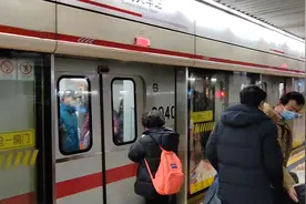 《门灯闪烁时，强行上下车》#上海地铁1号线 #上海地铁1号线老八视频封面