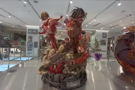 进击的巨人，艾伦大战女巨人#进击的巨人 #手办#华漫模型视频封面