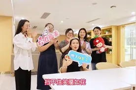 传说中，#草莓医院 的员工个个幸福感爆棚是真的吗？[惊讶]视频封面