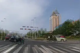 到2025年。三年的时间。北京这些单位搬到雄安新区………视频封面