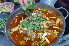 10多斤的大鲤鱼 李大厨亲自制作霍香泡椒鱼  #美食教程