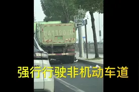 武侯区科华南路桂溪公园附近又发生严重车祸视频封面