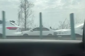 G50沪渝高速仙桃路段堵了将近十几公里了视频封面