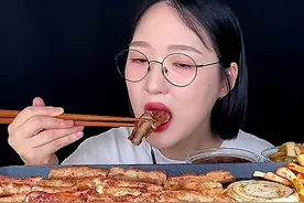 看韩国小姐姐吃牛肠也太过瘾了吧#韩国吃货主播 #美食搬运工视频封面