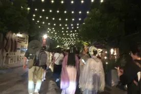 扬州高温40度，皮市街人头攒动热闹非凡