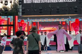 来彩排，约的同学晚上出去玩又泡汤了😂视频封面