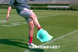 高跟鞋踩爆水气球是什么场面，慢镜头观察下，妹子看了崩溃视频封面