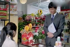 人见人爱：搓澡男子接个大活，把黑人搓白，这搓澡技术可真是一流