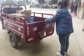 6000多新买的三轮摩托车，老婆第一次骑着去发货，新车很给力视频封面