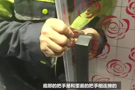实拍：门窗老师傅教业主安装淋浴房把手，业主边拍边说可以完美