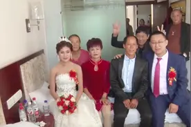 湖南一穷人家姑娘，因长得漂亮，嫁给北京40岁老总，享福了视频封面