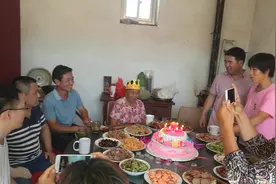姥姥过八十虚岁生日，姥姥许愿是让我们晚辈身体健康，生活顺利。视频封面