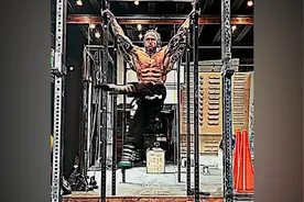 体重100公斤的健身怪物！练到这份上也没谁了视频封面