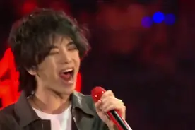 华晨宇现场演唱《我管你》，炸裂高音征服全场，这才叫做实力派！视频封面
