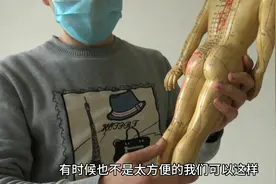 肩胛骨疼反反复复难受，腿上有个承筋穴，每天敲打即可，不妨试试视频封面