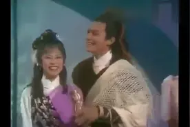 黄日华和“老婆”翁美玲，唯一一次在香港现场合唱《铁血丹心》视频封面