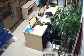 点赞！聋哑女孩的警察梦图片